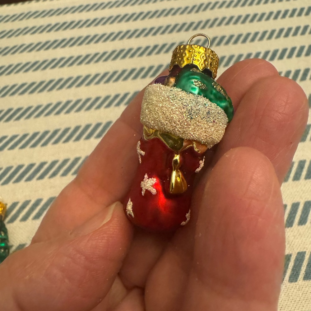 4 Handcrafted glass ornaments - Picture 9 of 10
